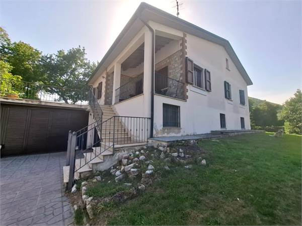Casa Singola con Giardino