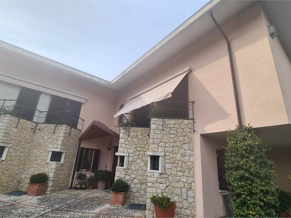 Villa singola in zona collinare